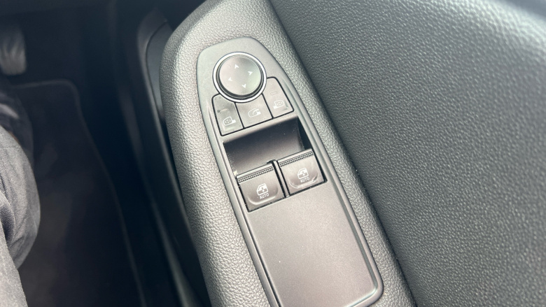 Renault Clio 1.0 TCe 100 Iconic 5dr Petrol Hatchback